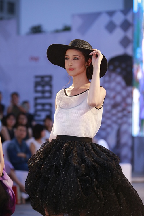 Jennifer Phạm bất ngờ làm người mẫu catwalk Đẹp Fashion Runway 2015 6